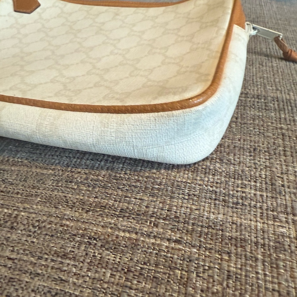 Vintage gucci plus clutch/ wristlet - Picture 4 of 5